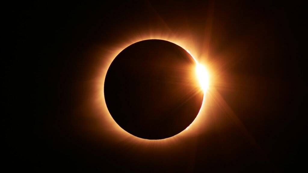 Éclipse totale de Soleil et effet de bague de diamant