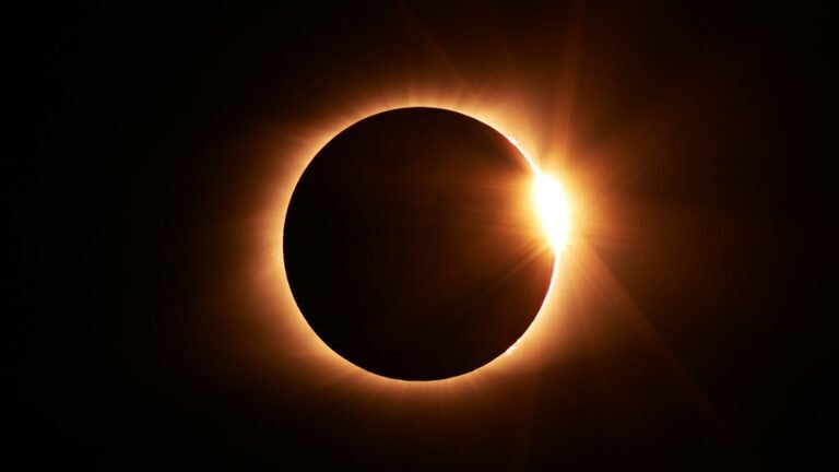 Éclipse totale de Soleil et effet de bague de diamant